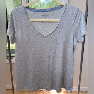 Vineyard Vines v neck tee